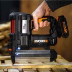 WORX WX840 20Volt/2.0Ah. Li-ion Şarjlı Profesyonel 16-40mm Zımba ve 15-50mm Çivi Çakma + 2900 Adet Yedek Zımba ve Çivi - Görsel 3