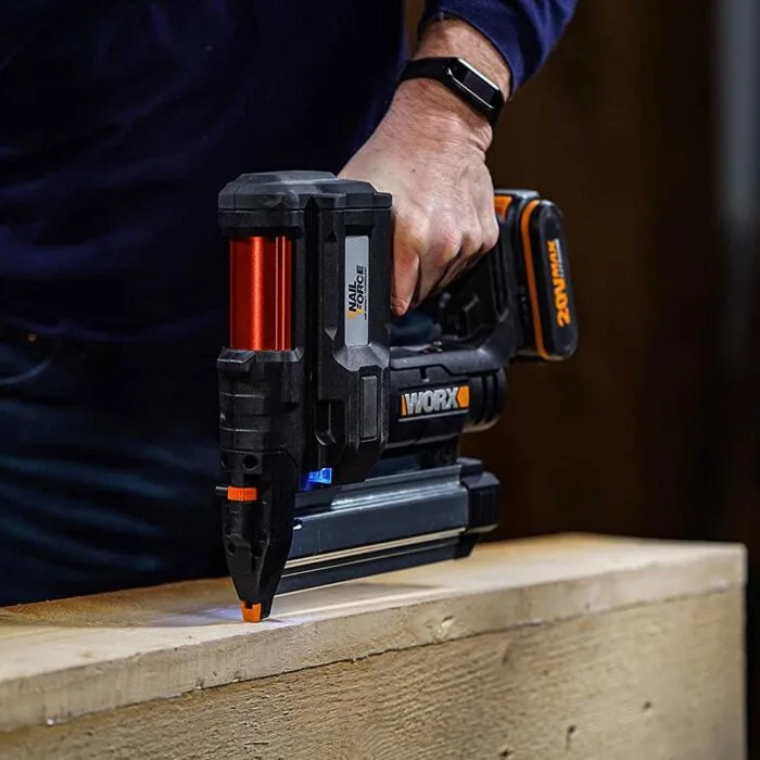 WORX WX840 20Volt/2.0Ah. Li-ion Şarjlı Profesyonel 16-40mm Zımba ve 15-50mm Çivi Çakma + 2900 Adet Yedek Zımba ve Çivi - Görsel 10