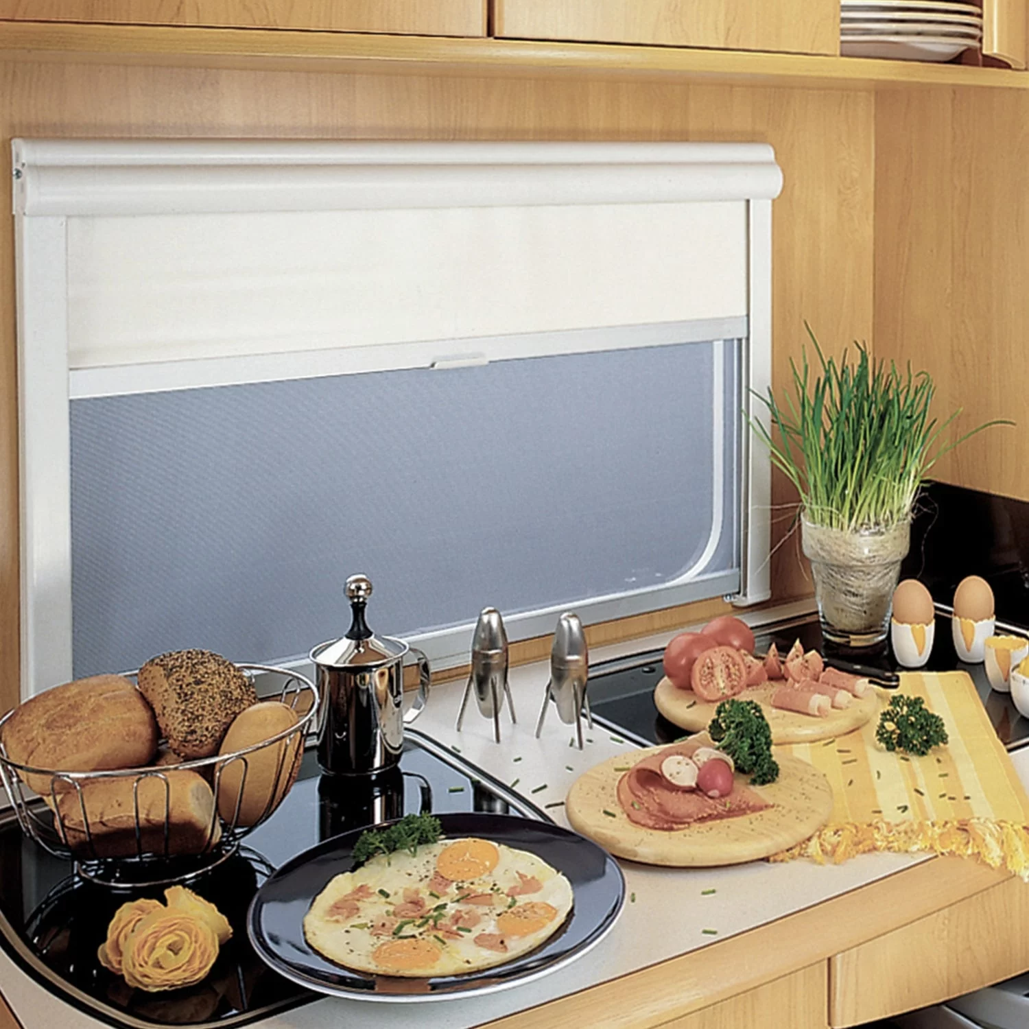 yan-cam-sineklik-guneslik-6 Remis Yan Cam Güneşlik ve Sineklik 750 * 700 - Görsel 1