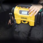 STANLEY SXVI02001A 12V/18V 2Ah Li-ion Şarjlı 160 PSI Dijital Göstergeli Lastik&Yatak Şişirme Pompası+Araç Süpürgesi - Görsel 9