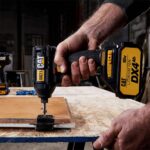 CAT DX71.2 18Volt 4.0Ah Li-ion Çift Akülü 215Nm Kömürsüz Profesyonel Şarjlı Darbeli Tornavida - Görsel 3